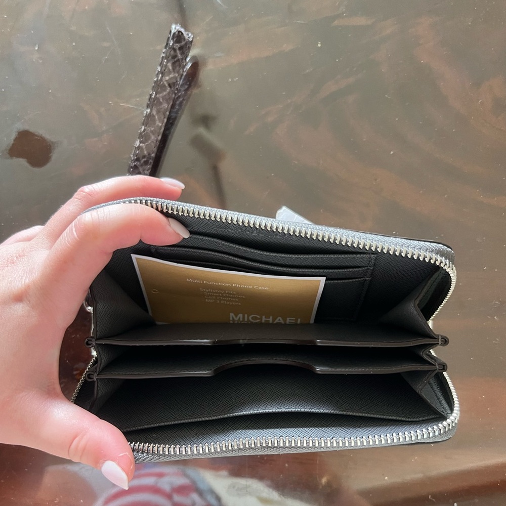 Michael Kors Wallet - Picture 2 of 3